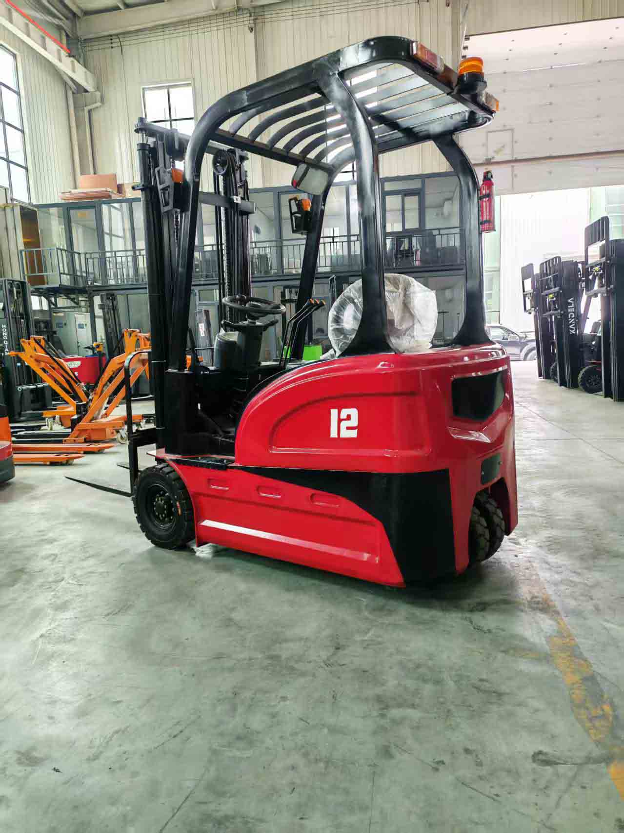 three wheeled forklift