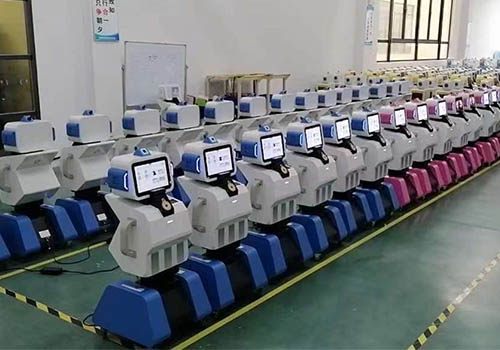 KI-Patrouillenroboter sind beim Hersteller bereit
