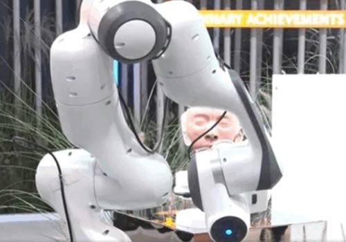 „Automobile Robot“ und „Nucleic Acid Sampling Robot Arm“ definieren Servicemethoden neu